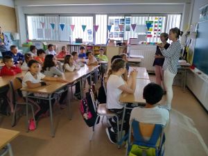 Una actividad pedagógica del proyecto FEDER da a conocer a los niños la historia y la evolución de Comarruga