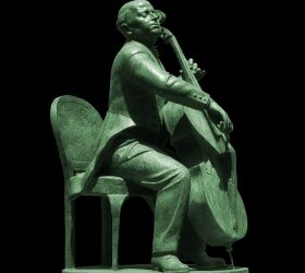 La família Bonet dóna l’escultura ‘Pau Casals’ de Josep Viladomat a l’Auditori Pau Casals